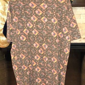 Lularoe Irma Gray Tribal Print Tunic Shirt  XS
